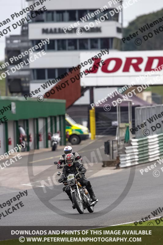 Vintage motorcycle club;eventdigitalimages;mallory park;mallory park trackday photographs;no limits trackdays;peter wileman photography;trackday digital images;trackday photos;vmcc festival 1000 bikes photographs